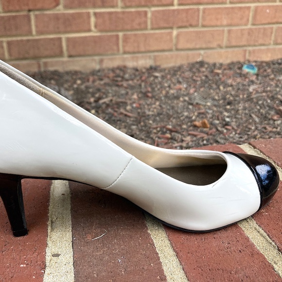 Comfort Plus By Predictions Black and White Patent Leather Pumps Cap Toe Sz 7 - Picture 1 of 9